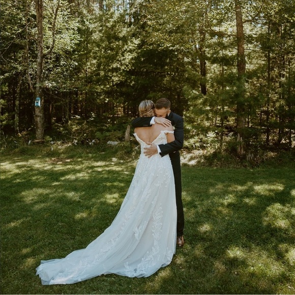 Lilian West Bohemian Off-The-Shoulder A-Line Wedding Gown with Lace Size 14 - Picture 8 of 11